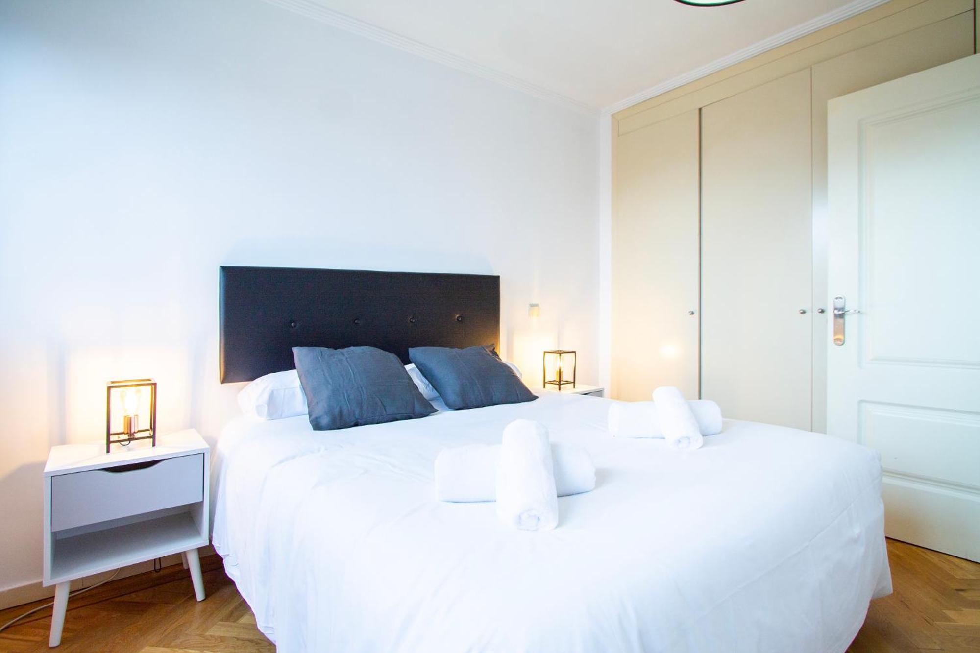 Apartamentos Cinco Rosas Мадрид Екстер'єр фото