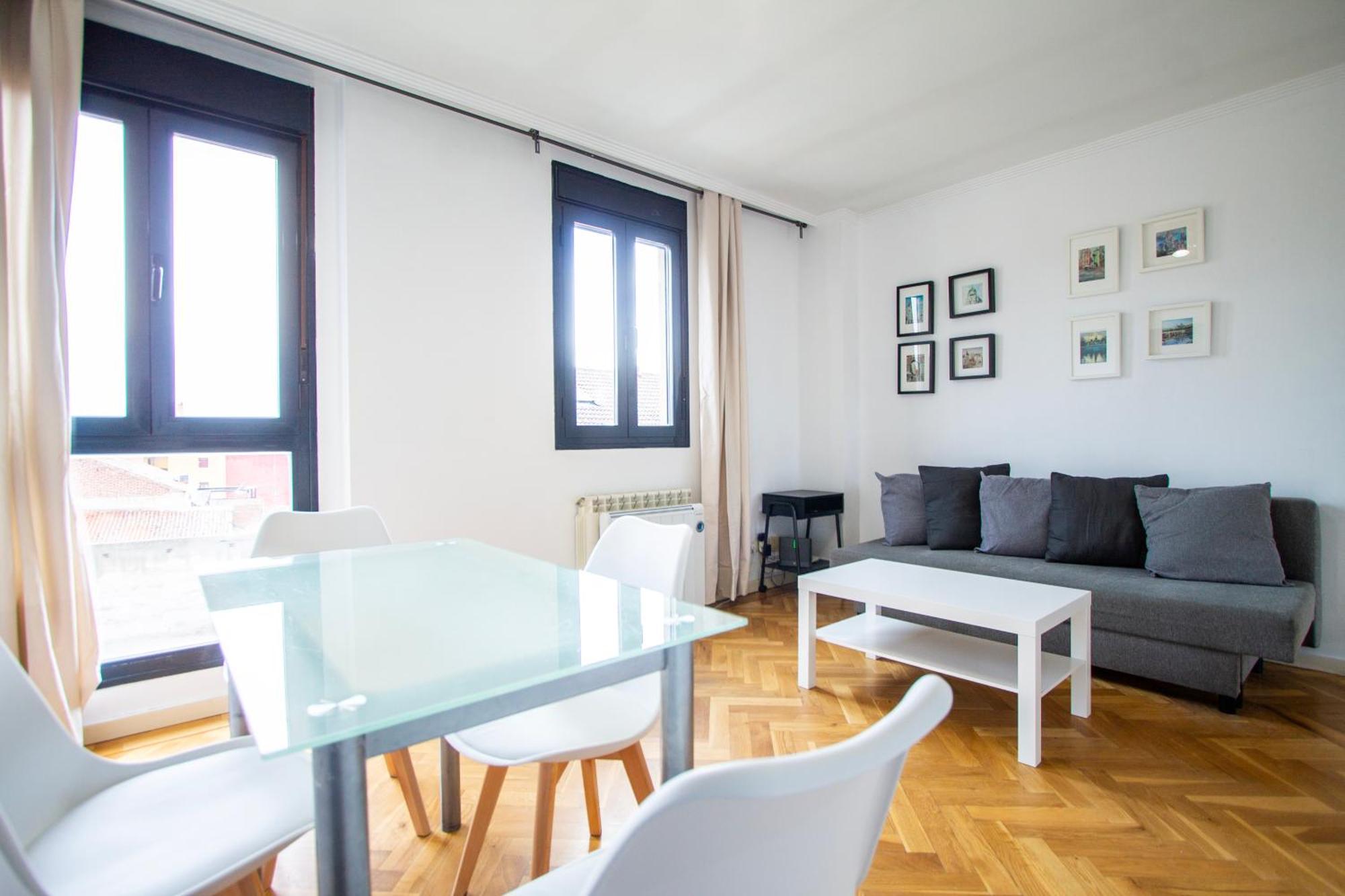 Apartamentos Cinco Rosas Мадрид Екстер'єр фото