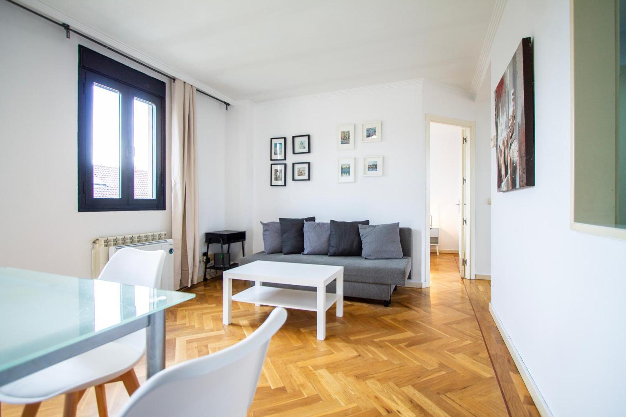 Apartamentos Cinco Rosas Мадрид Екстер'єр фото