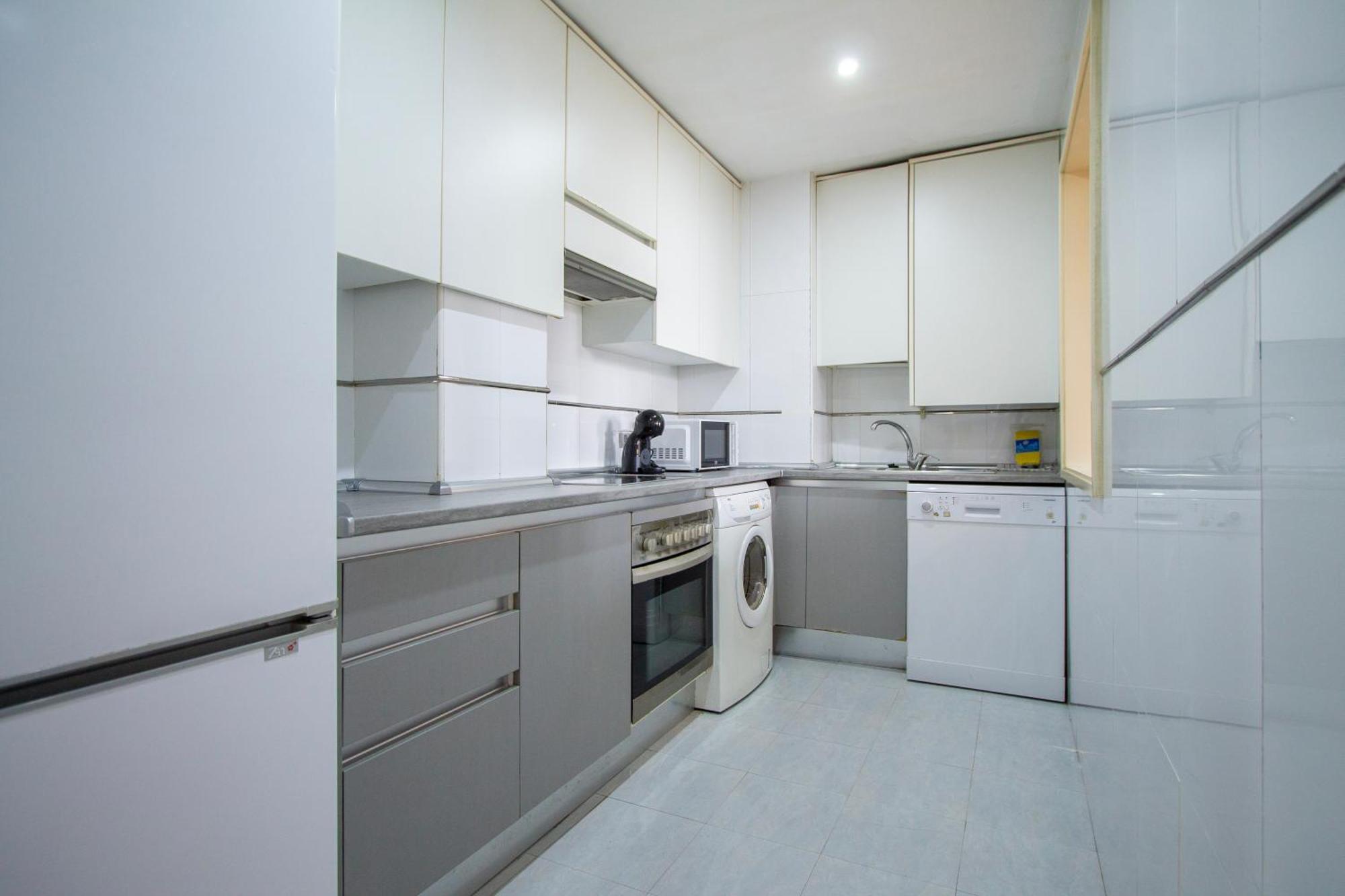 Apartamentos Cinco Rosas Мадрид Екстер'єр фото